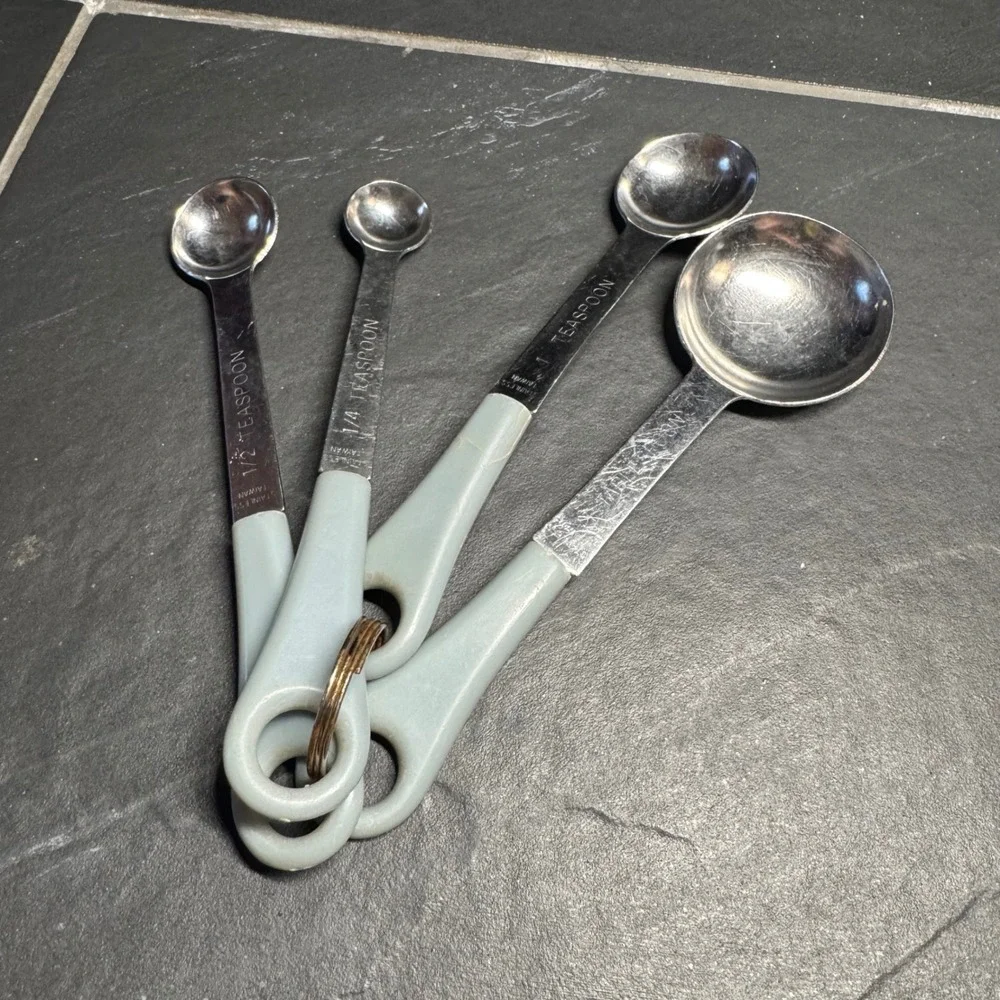 Vintage Stainless Steel Measuring Spoons Set 4pc Blue Plastic Handles Taiwan